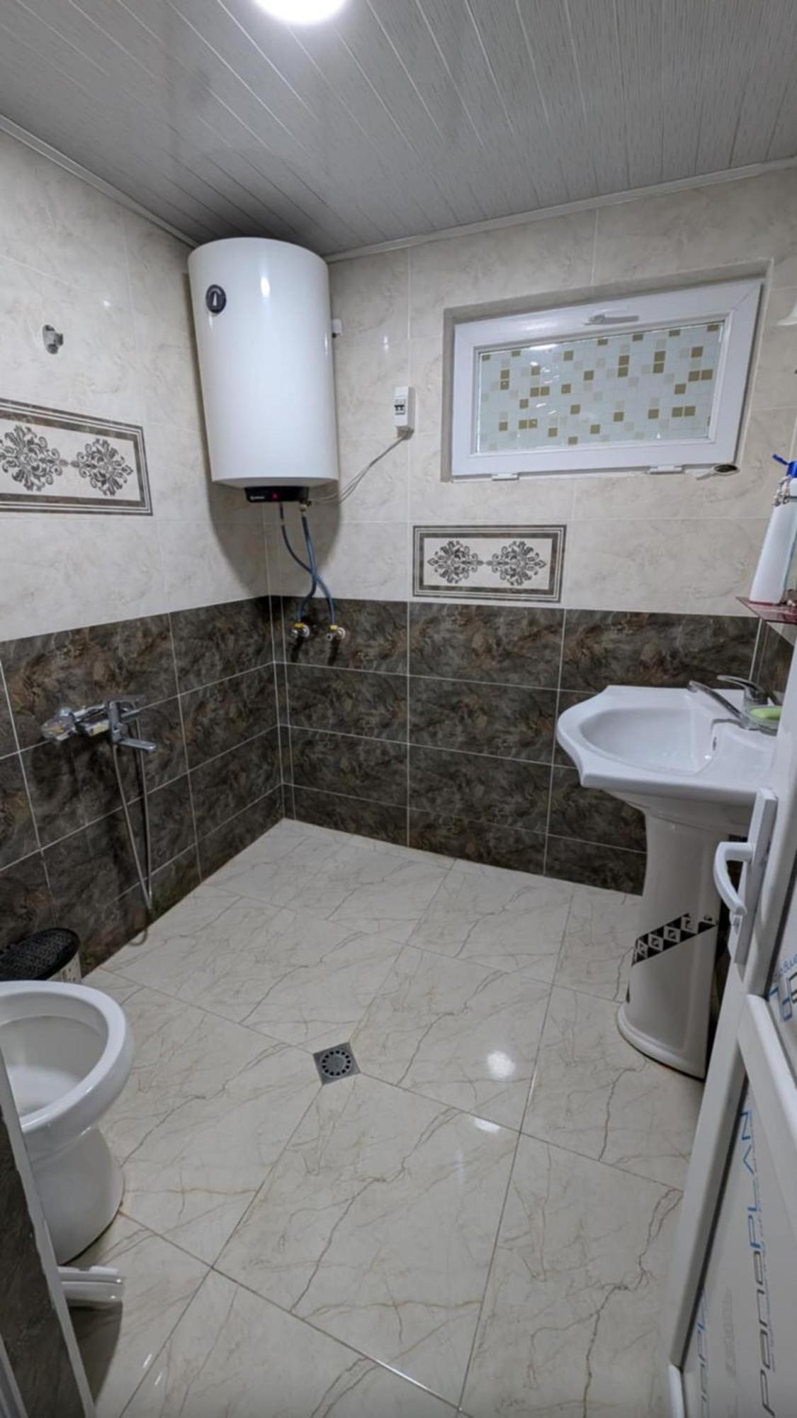Valodia Guest House In Mestia Ngoại thất bức ảnh