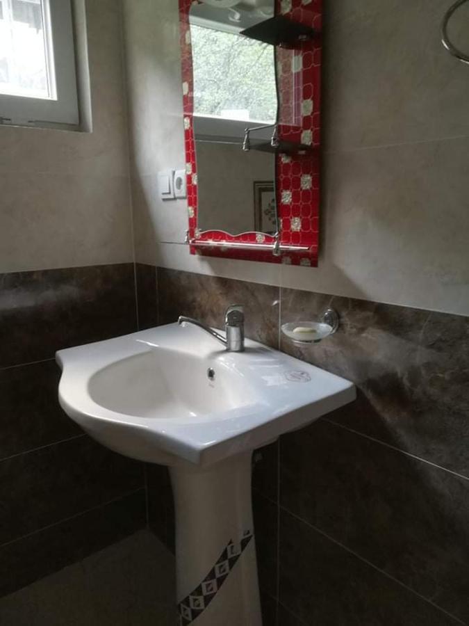 Valodia Guest House In Mestia Ngoại thất bức ảnh