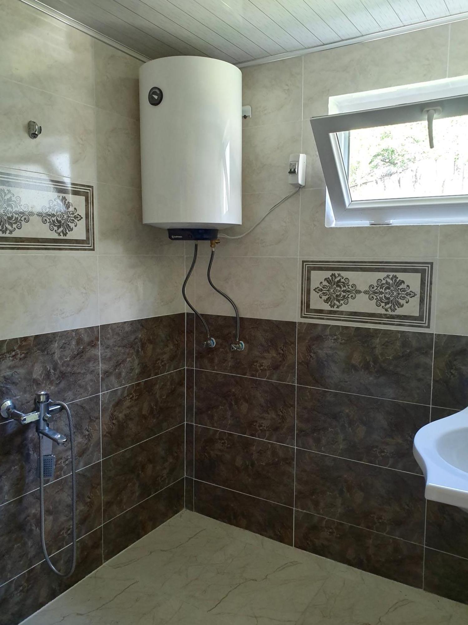 Valodia Guest House In Mestia Ngoại thất bức ảnh
